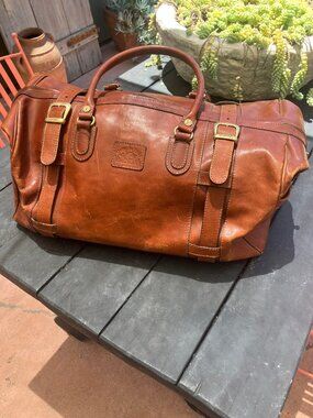 Valentina Italian Leather Duffle Bag with Original card, lock & keys *Vintage*